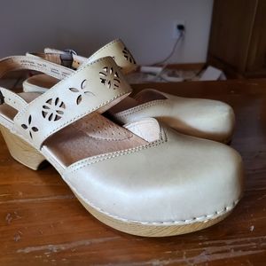 Dansko shoes cream mary jane close toe summer sandals wedges